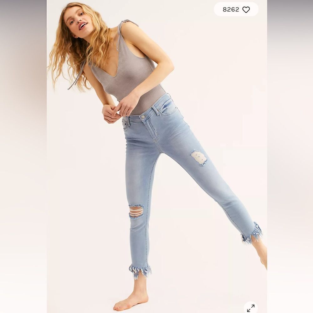 Free People Great Heights Frayed Skinny Jeans! ❤️